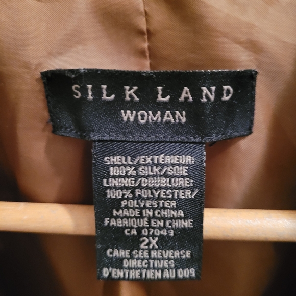 Silk Land Womans blazer. Outer made from 100% silk. Size 2X. - Picture 2 of 5